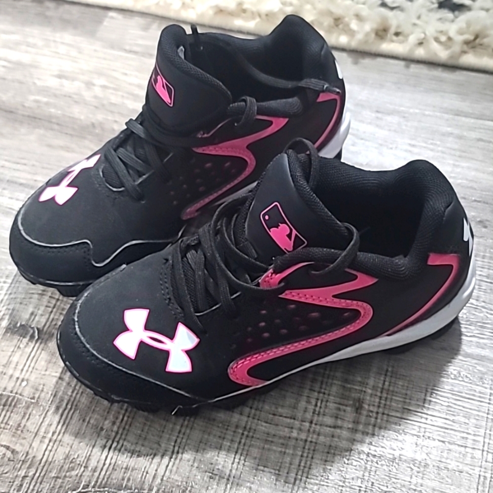 Girls under Armour authentic collection soccer cleats sz 12